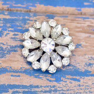Vintage Art Deco Clear Crystal Brooch - L32